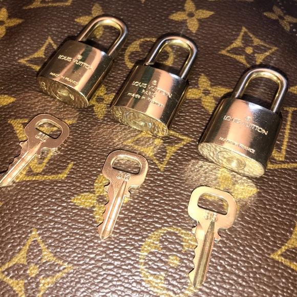 Set of 2 Louis Vuitton Locks & Keys - Picture 8 of 8
